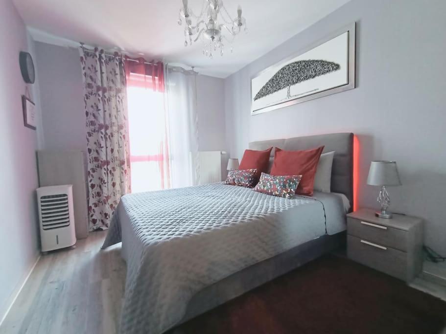 Appartement 4 Pieces - La Rose Des Yvelines - Classe 3 Etoiles Trappes Εξωτερικό φωτογραφία
