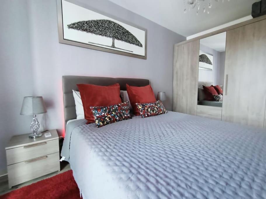 Appartement 4 Pieces - La Rose Des Yvelines - Classe 3 Etoiles Trappes Εξωτερικό φωτογραφία
