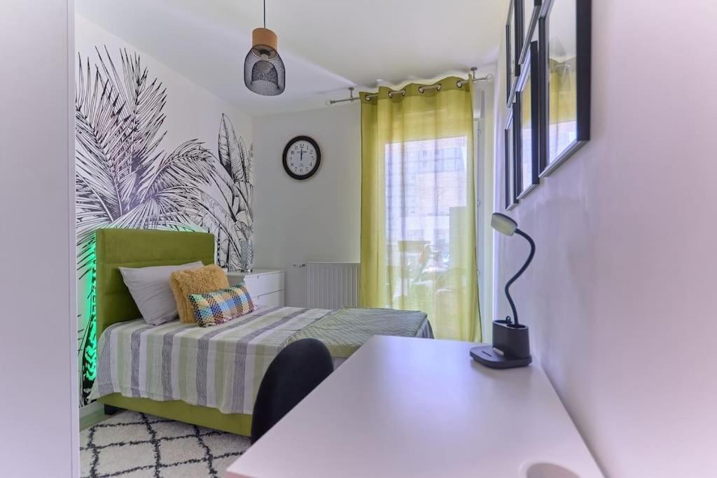 Appartement 4 Pieces - La Rose Des Yvelines - Classe 3 Etoiles Trappes Εξωτερικό φωτογραφία