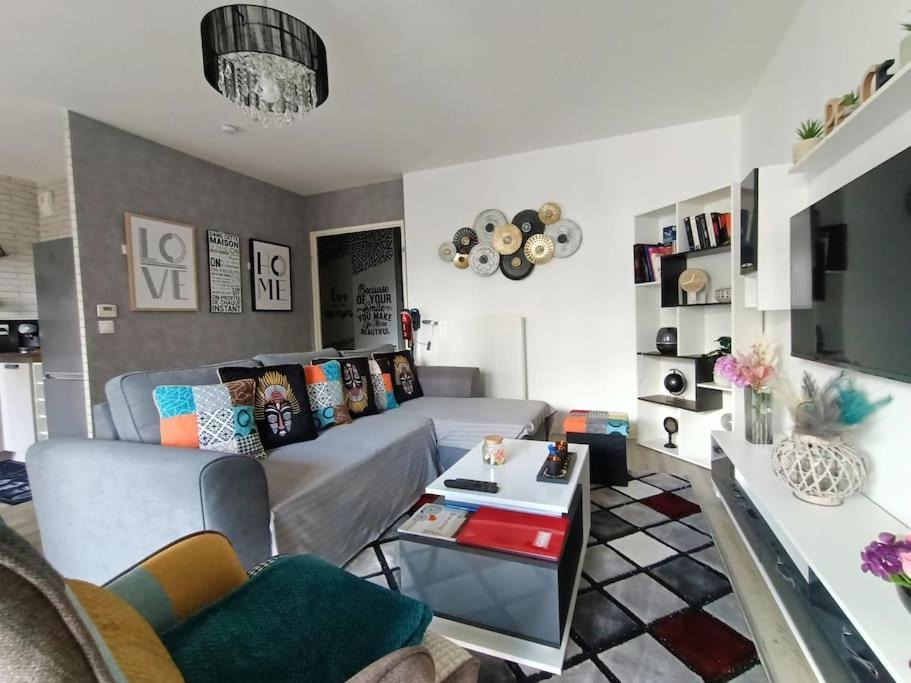 Appartement 4 Pieces - La Rose Des Yvelines - Classe 3 Etoiles Trappes Εξωτερικό φωτογραφία