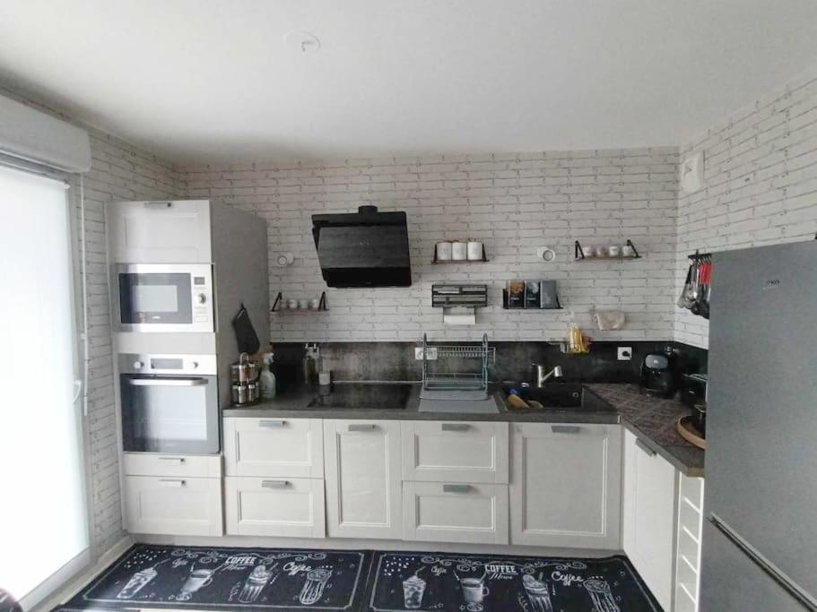 Appartement 4 Pieces - La Rose Des Yvelines - Classe 3 Etoiles Trappes Εξωτερικό φωτογραφία