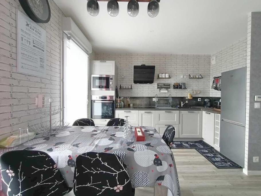 Appartement 4 Pieces - La Rose Des Yvelines - Classe 3 Etoiles Trappes Εξωτερικό φωτογραφία