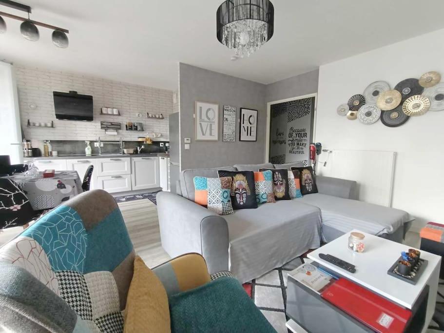 Appartement 4 Pieces - La Rose Des Yvelines - Classe 3 Etoiles Trappes Εξωτερικό φωτογραφία